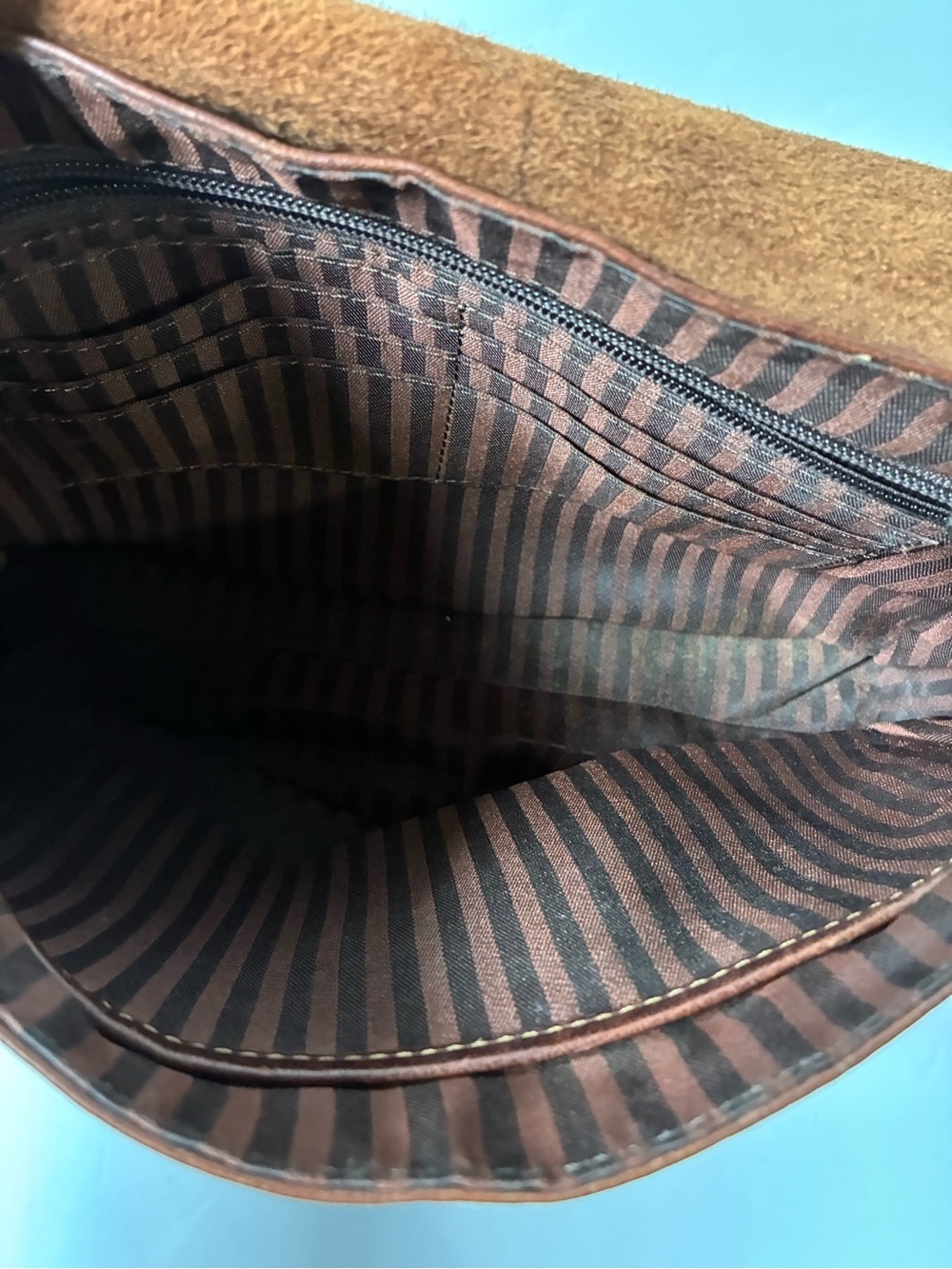 Classic Brown Leather Messenger Bag - Timeless Men's Crossbody - Picture 9 of 9